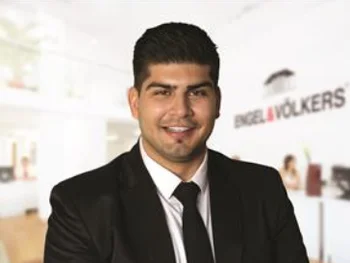 Image of Darien Hundal, Associate